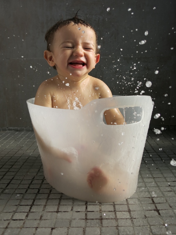 Beb&eacute; en la ba&ntilde;era