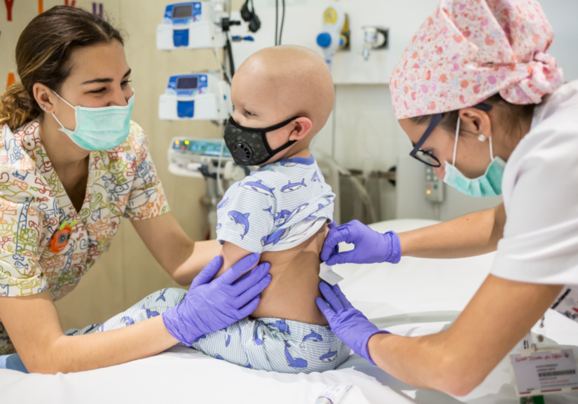 Banco de im&aacute;genes enfermeras - ni&ntilde;o enfermo