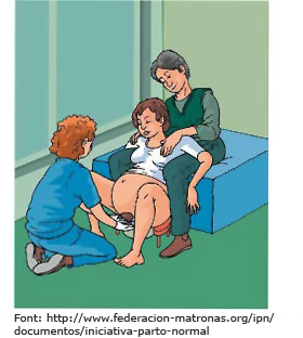 Dona asseguda en una cadira de parts Dona asseguda en una cadira de parts